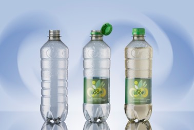 Three recyclable plastic bottles of the 'Loop' brand with green caps, one without a cap, one with an open cap, and one with a closed cap. They are set against a blue background.